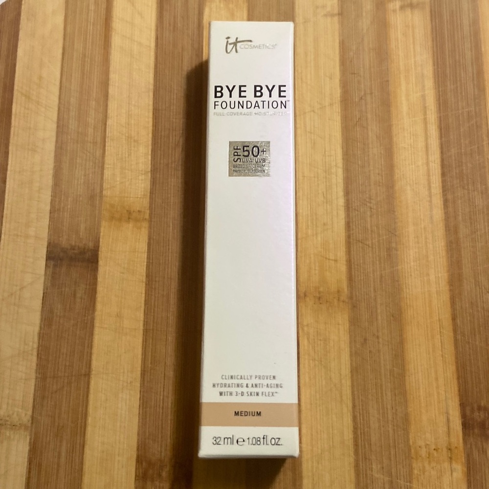 It Cosmetics Bye Bye Foundation - Medium